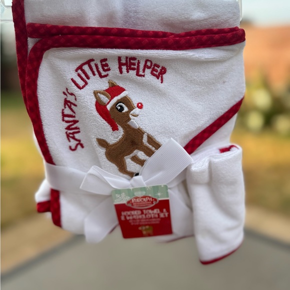 Rudolph the Red Nose Hooded Towel and Wash Cloth - Picture 2 of 3